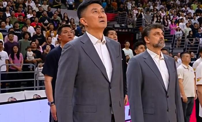 米乐体育官网-狼狗队取胜晋级，成功晋级季后赛