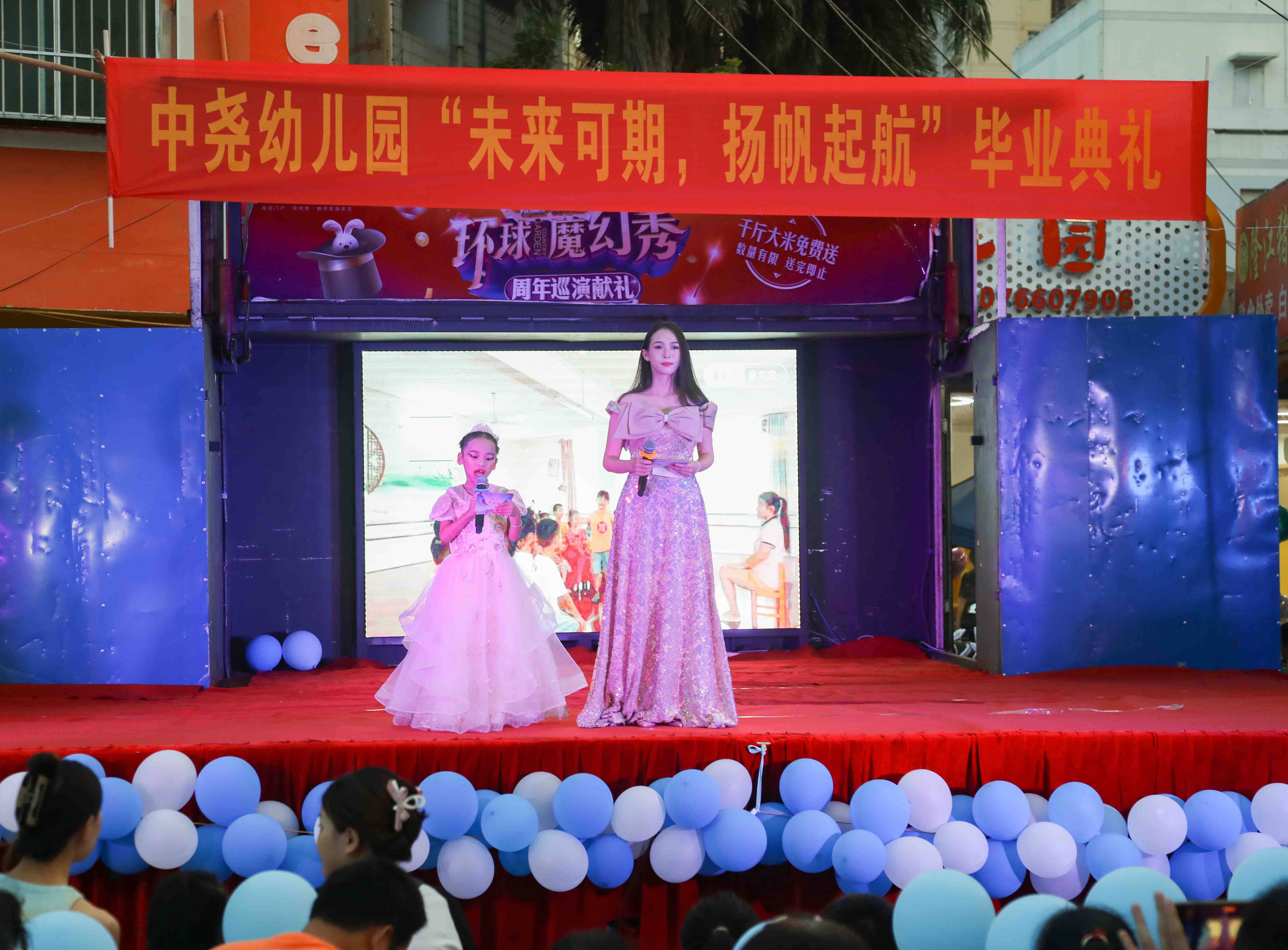 拼搏与激情在足球场上轮番上演